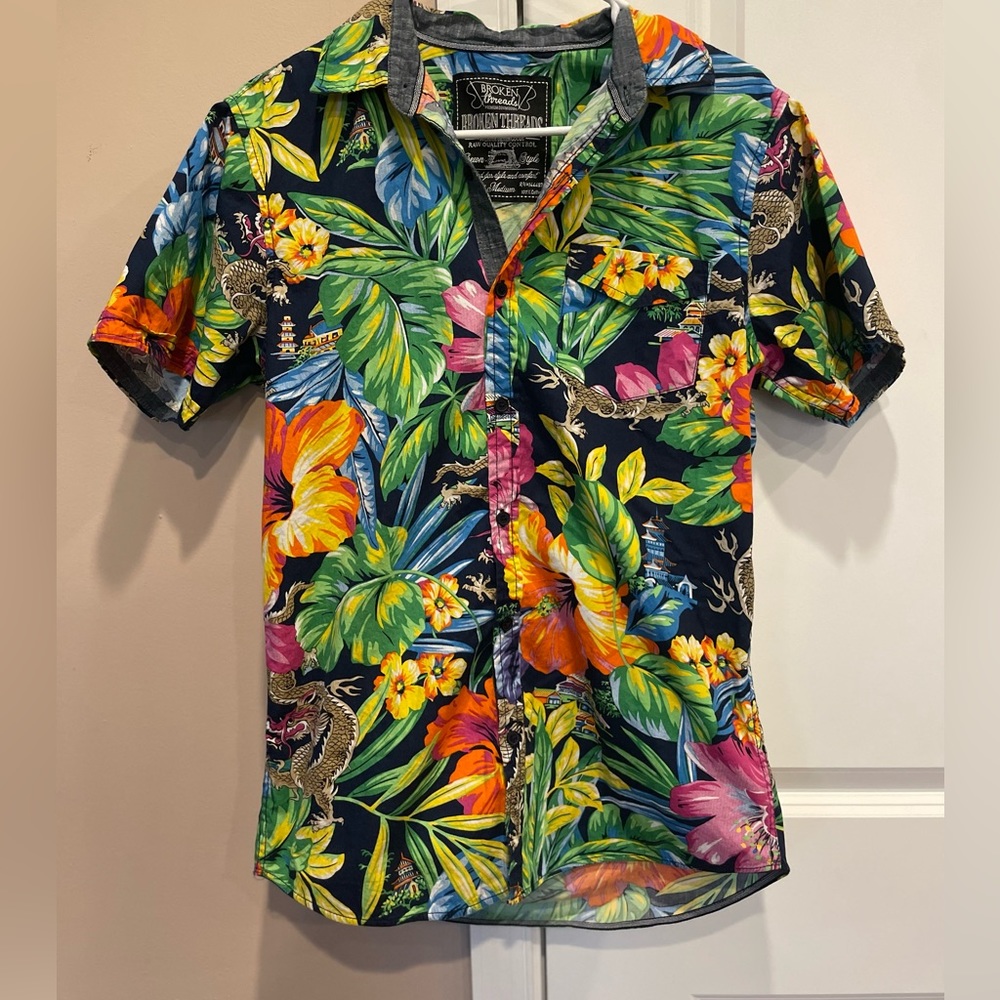 Broken Threads Hawaiian shirt men’s medium